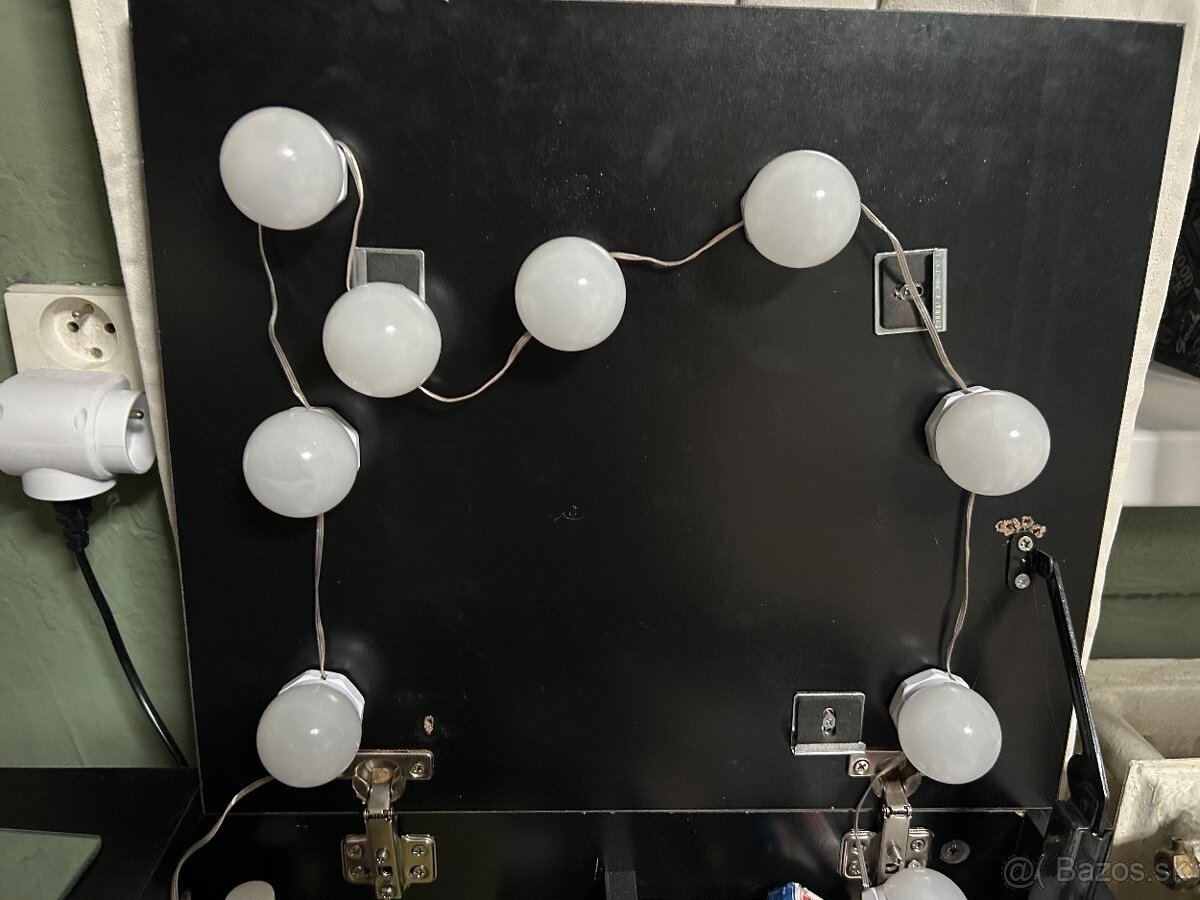 Led kozmetický stolík - 2