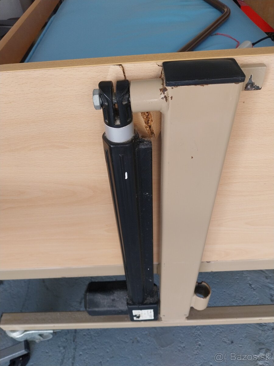 zdravotnícka polohovateľná posteľ - 2