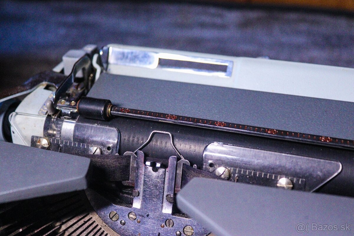 Písací stroj Consul 221 (1966) + kufrik kožený - 2
