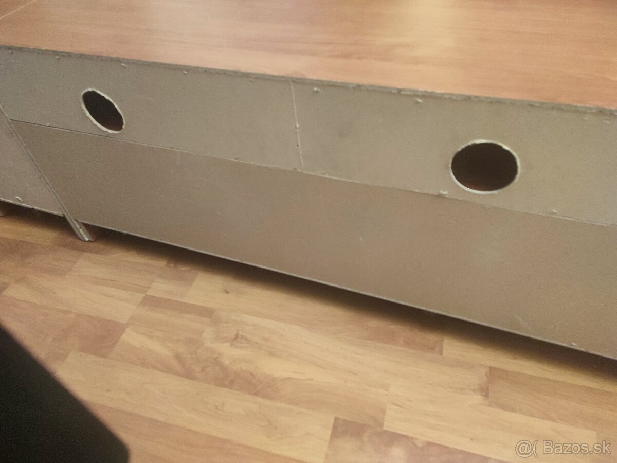 Skrinka pod tv - 2