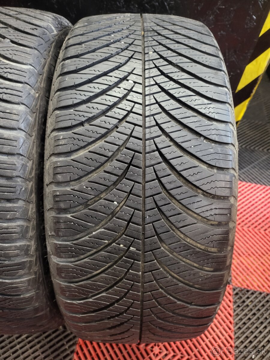 235/45 R17 Goodyear celoročné pneumatiky - 2