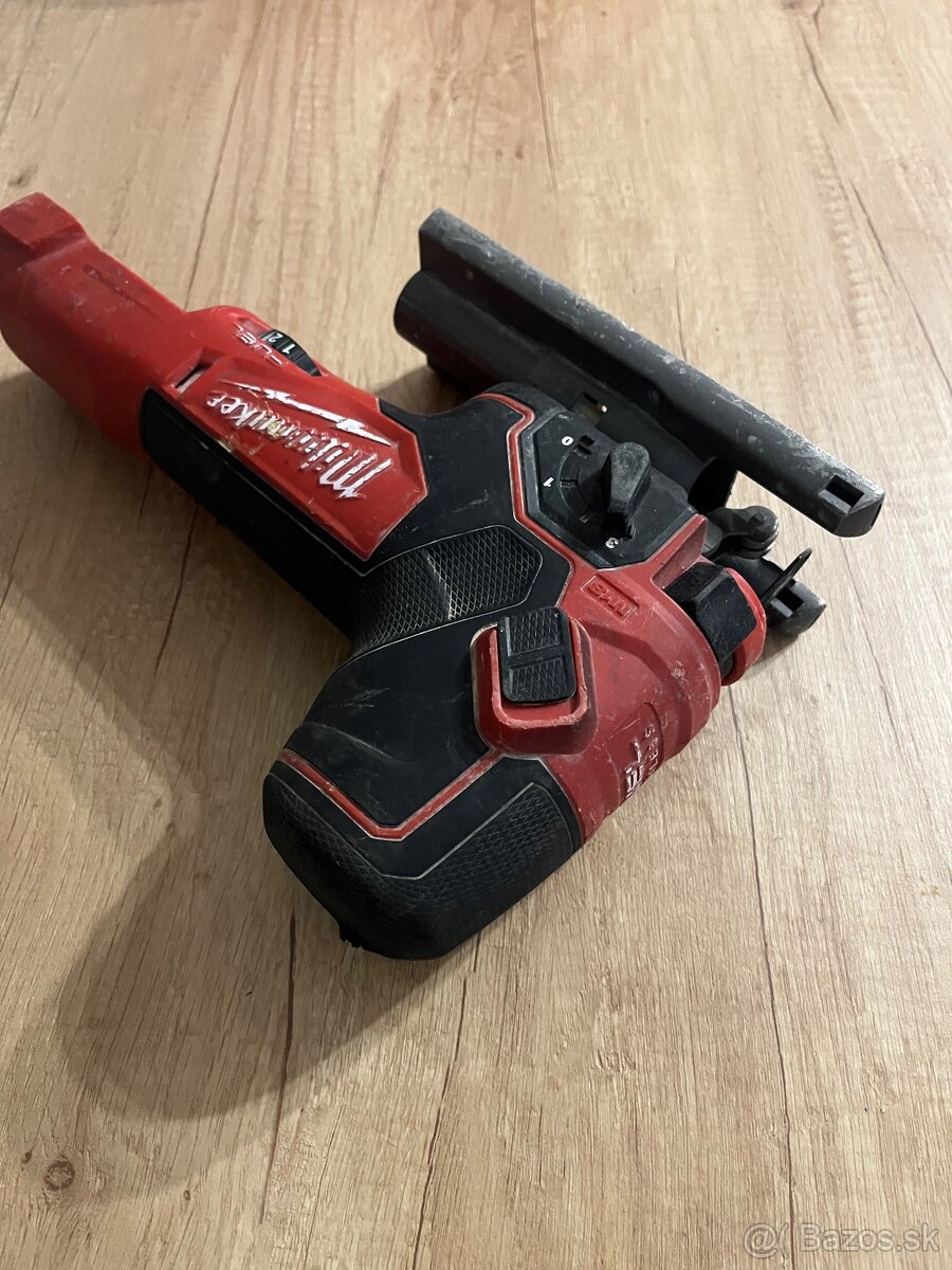 Akumulátorová priamočiara píla Milwaukee - 2