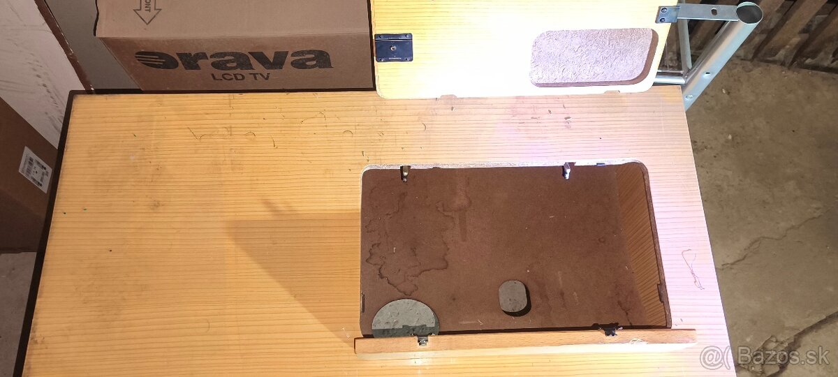 Predám stolík k šijacim strojom - 2