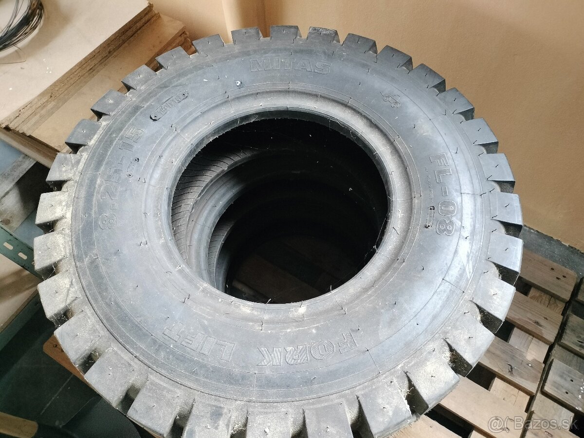 Pneumatiky 8.25-15 - 2