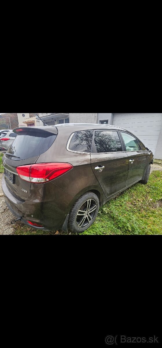Kia Carens 2014 na náhradné diely - 2