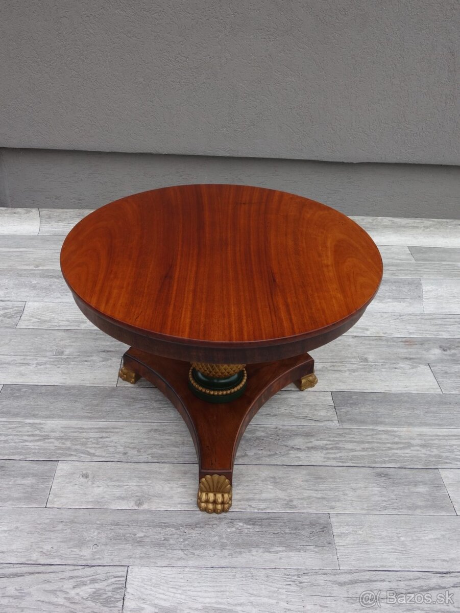 Stolík konferenčný okrúhly – neoklasický . - 2