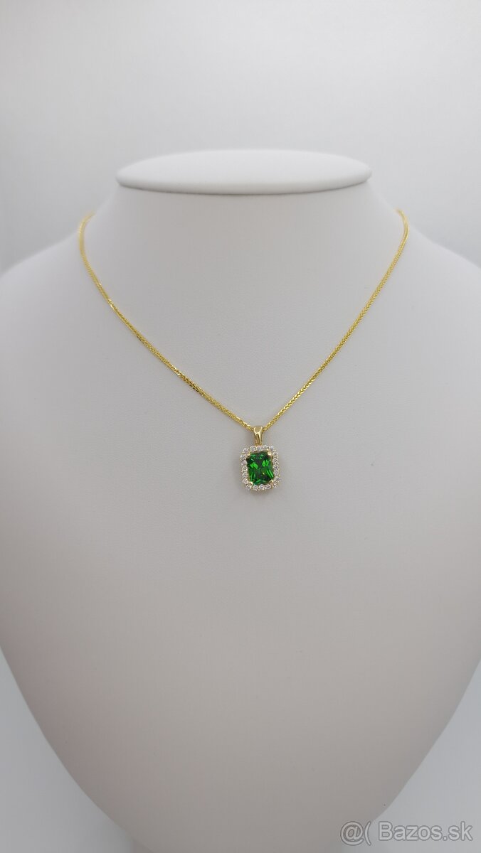 Zlatý náhrdelník so zeleným kameňom - 2