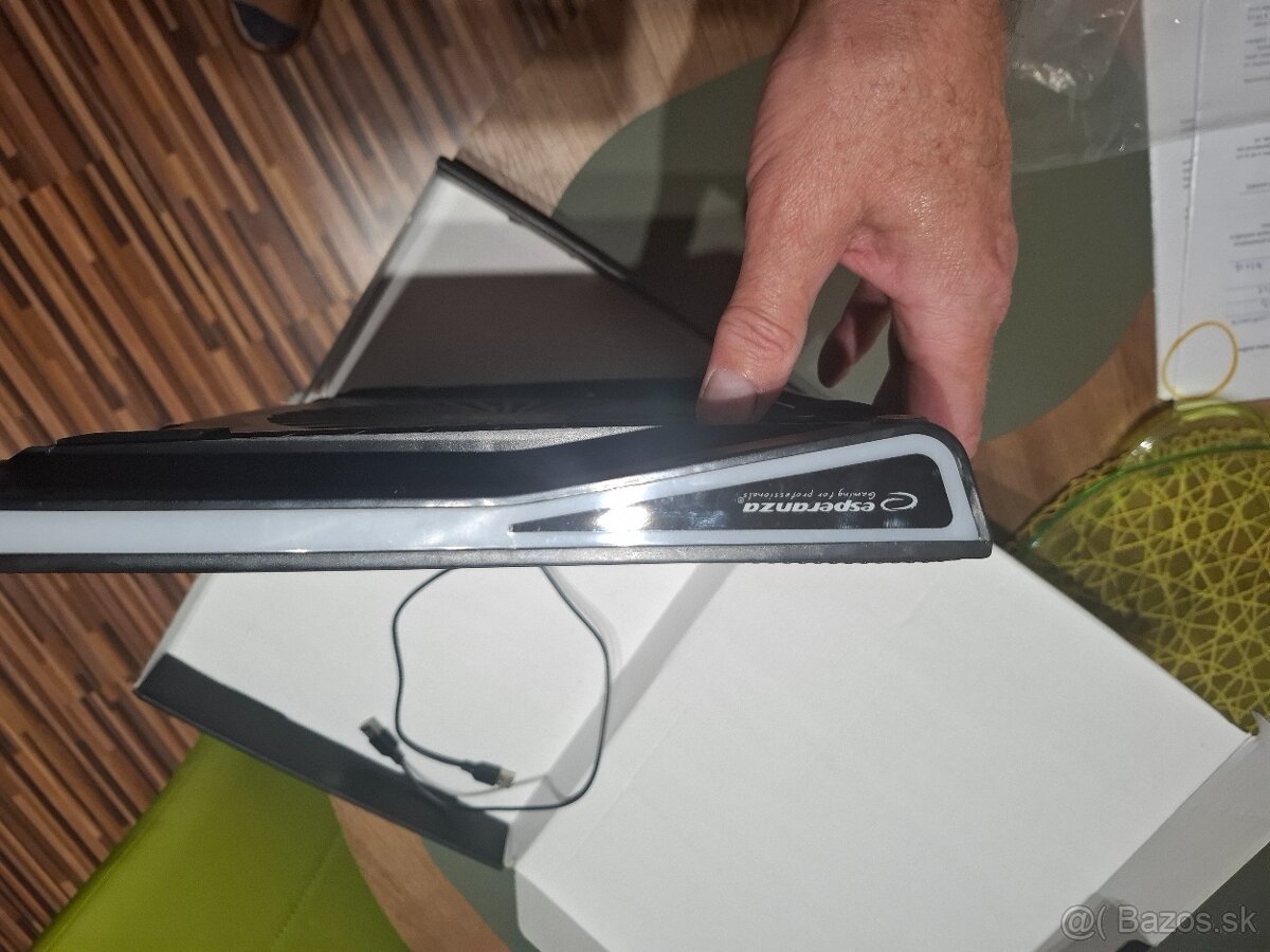 Chladiaca podložka pod notebook. - 2