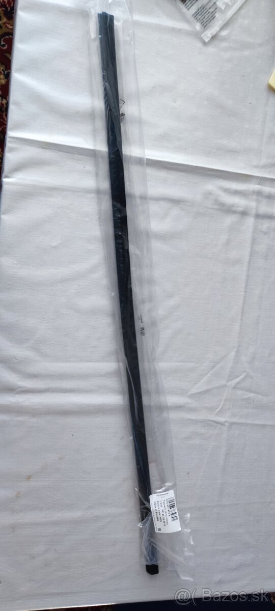 Vonkajšie tesnenie okna prednych pravych dver - 2