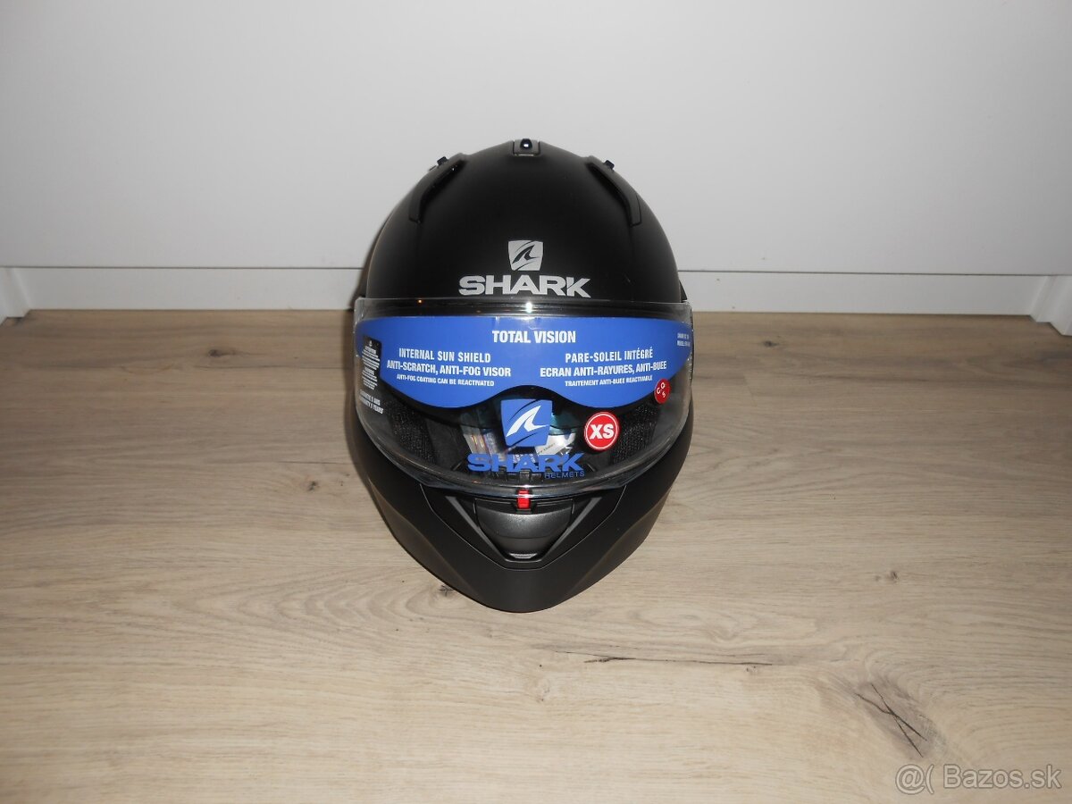 Predam krasnu novu moto prilbu znacky SHARK SPARTAN GT BLANK - 2