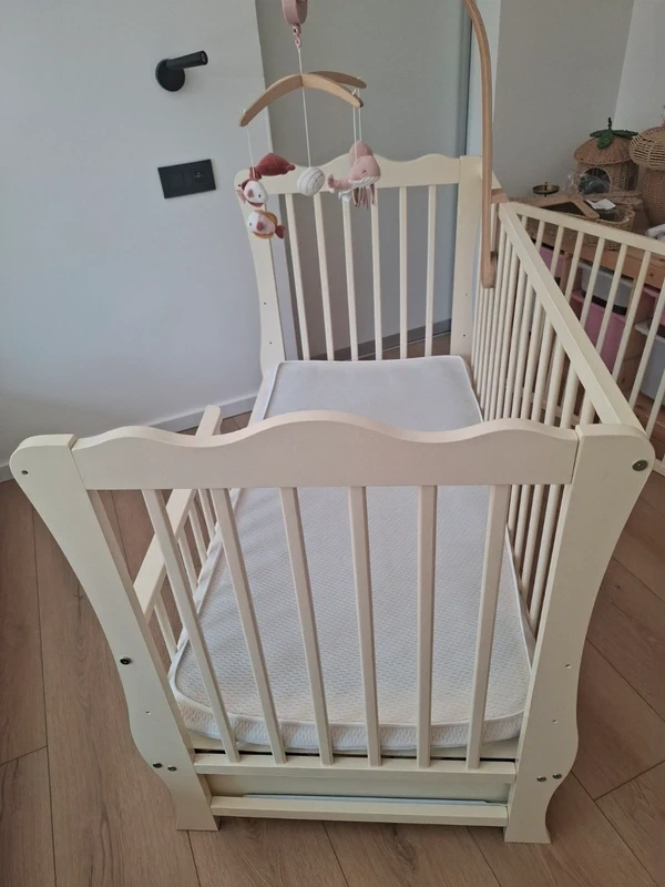 Detská postieľka so zásuvkou a matracom - 2