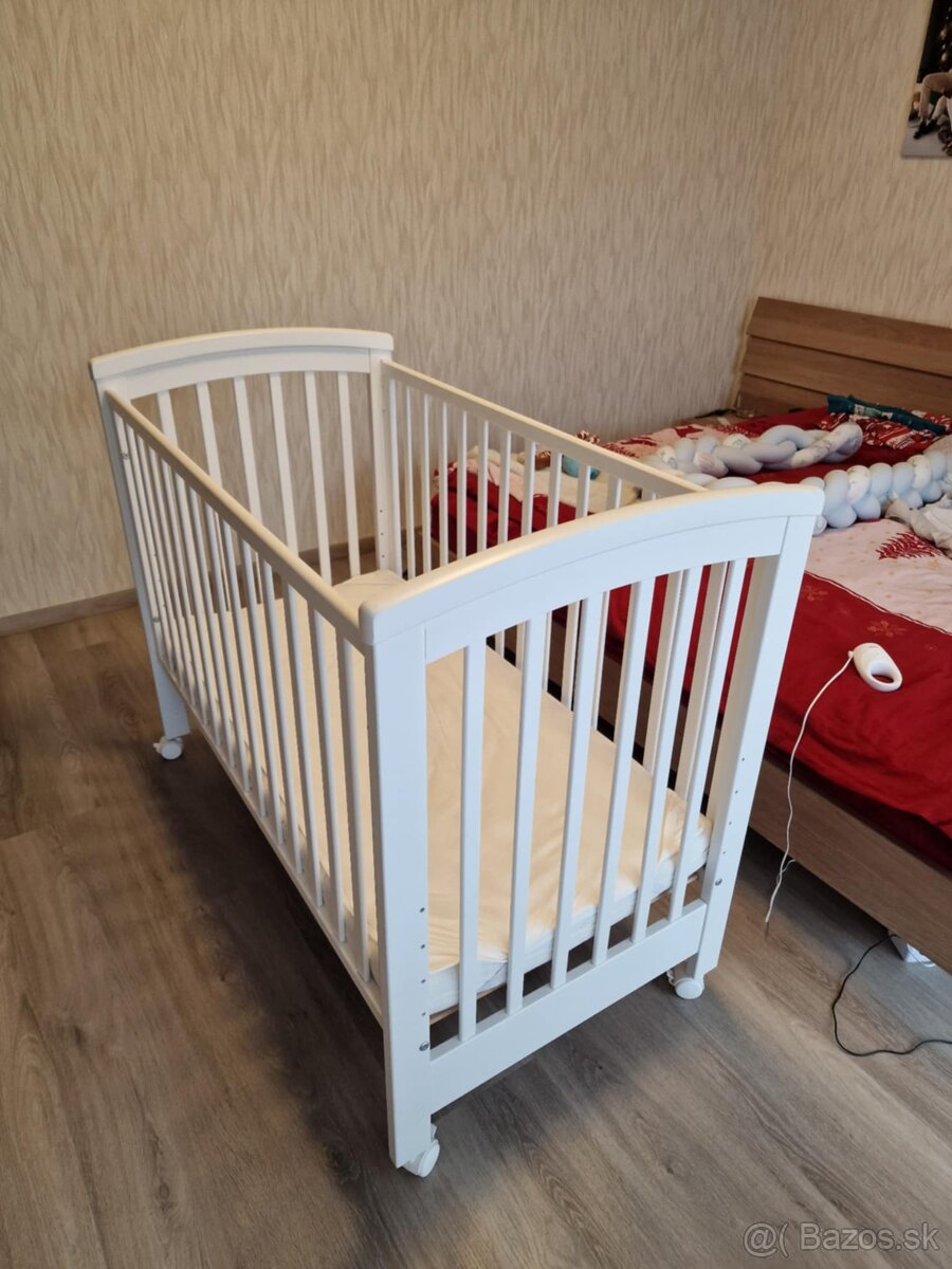 Detská postieľka + matrac + kolotoč - 2