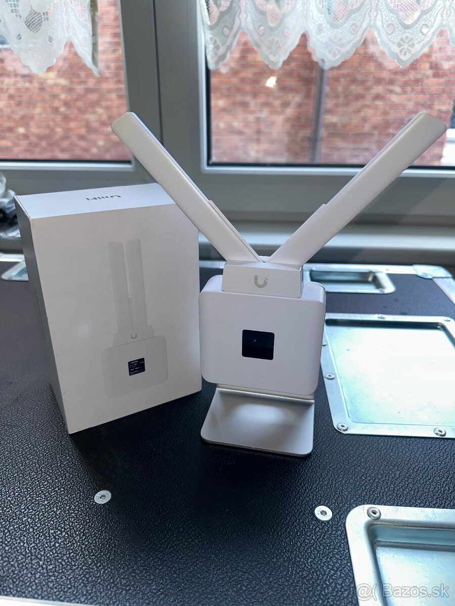 UniFi Mobile Router - model UMR - 2