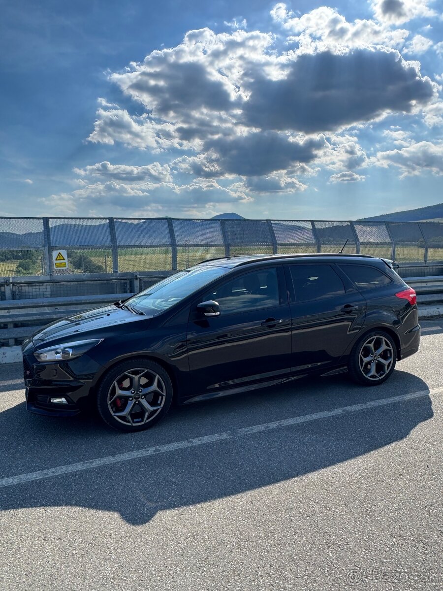 Ford Focus ST 2.0 Benzin - 2