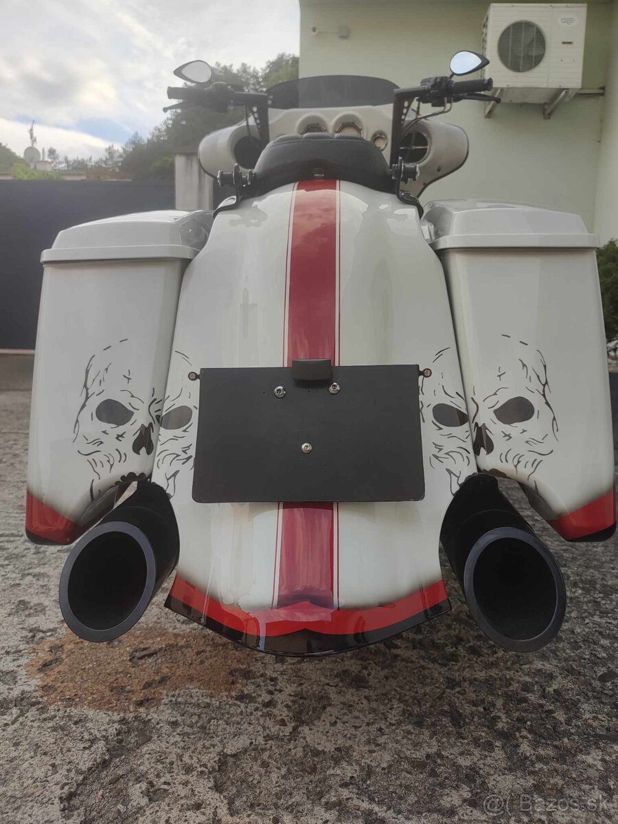 HARLEY DAVIDSON FLHX CUSTOM SPECIAL - 2