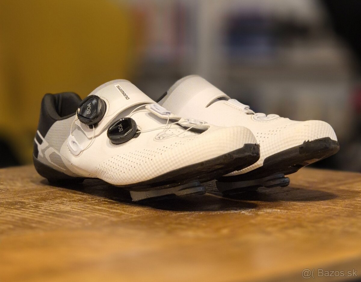 Tretry Shimano RC702 44 White Carbon - 2