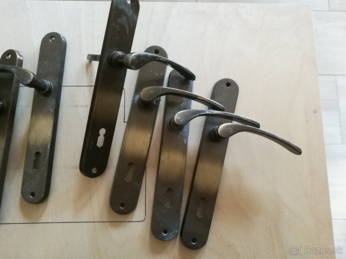 kľučky a štíty - 2