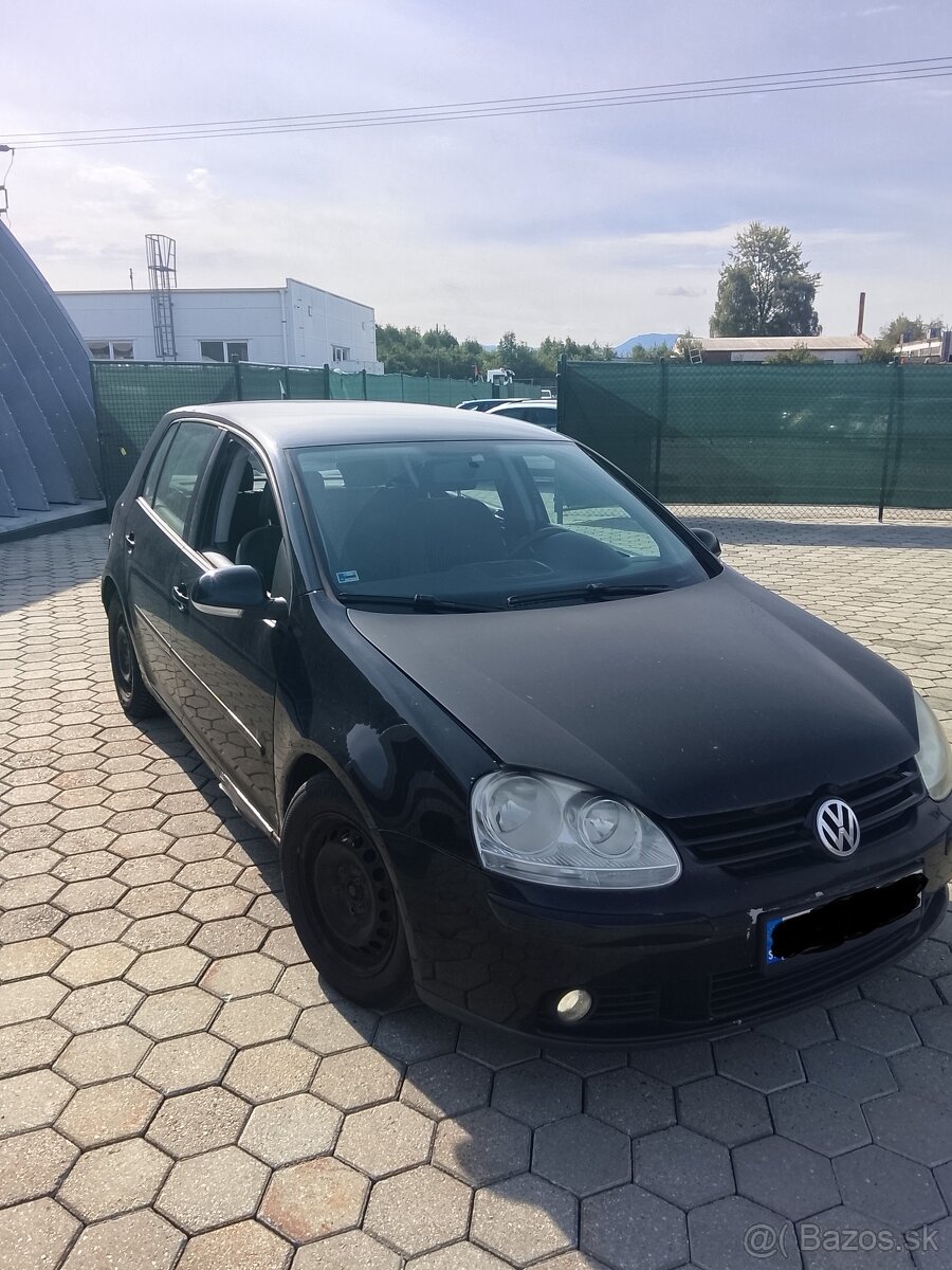 VW GOLF V na náhradné diely - 2