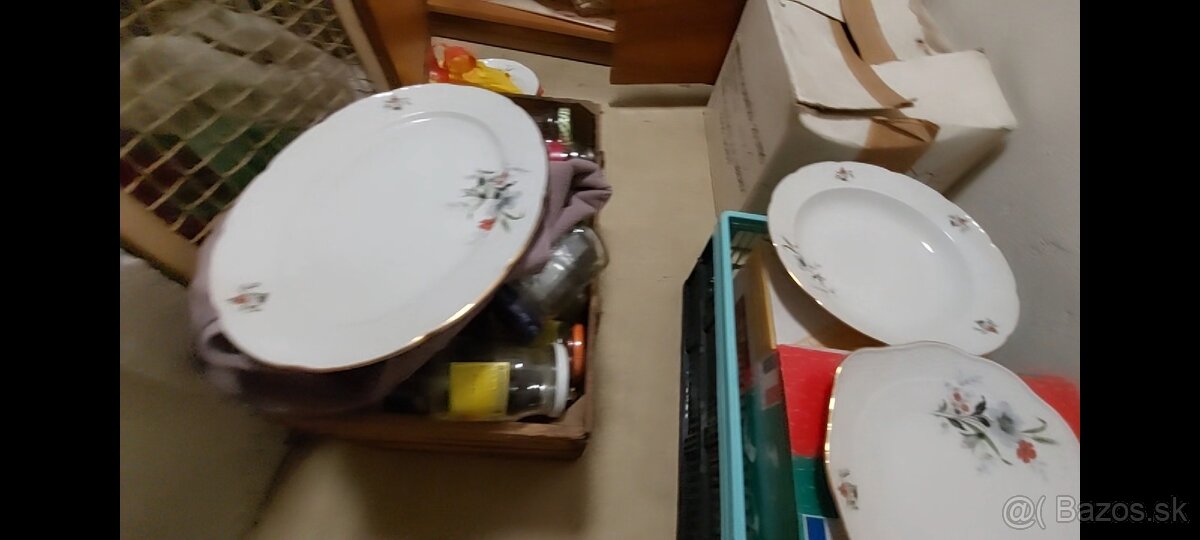 Predám dohodou poháre na zaváranie + taniere a nádoby - 2