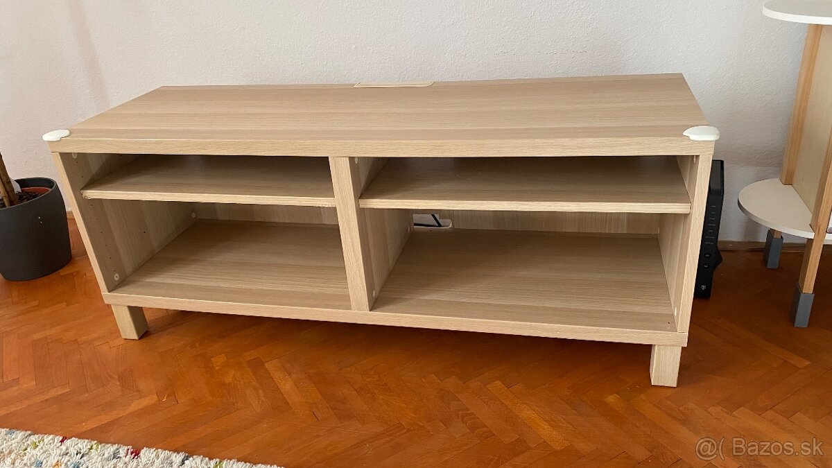 Stolik so srinkou pod TV - 2