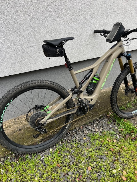 Specialized elektrobicykel celoodpružený - 2