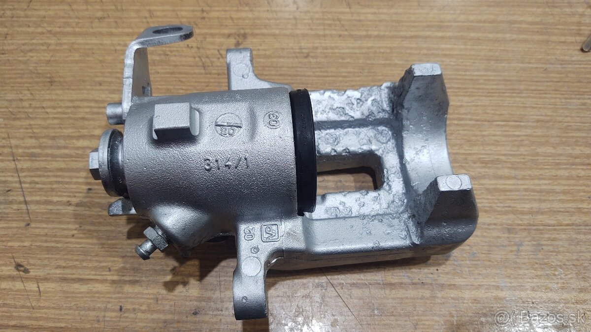 Zadný brzdový strmeň Octavia Mk1 - 2