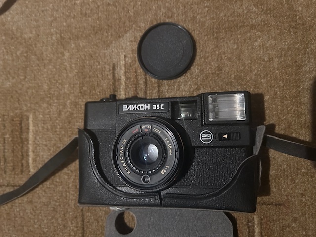 Predám fotoaparáty: - 2