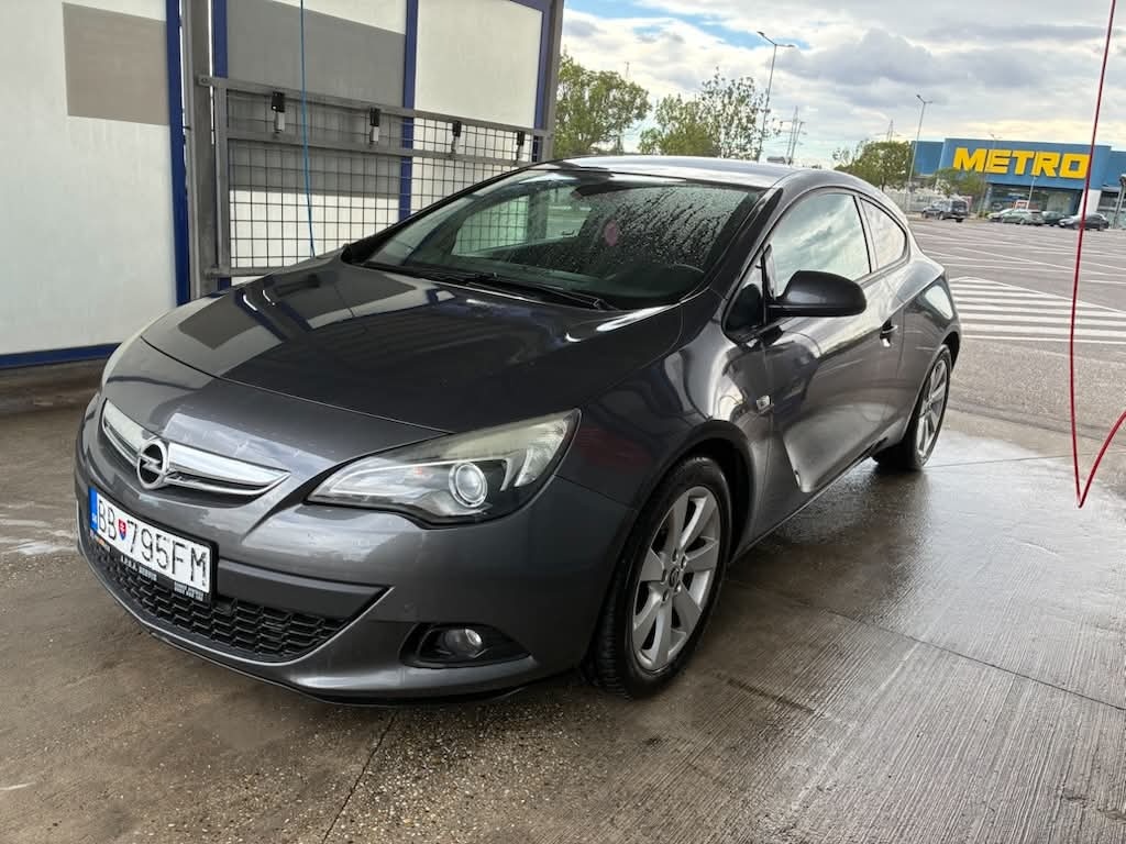 Predám Opel Astra J GTC 1.4t 103kw - 2