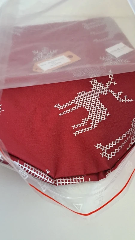 Červeno-strieborný vianočný obrus - pevná látka - 2