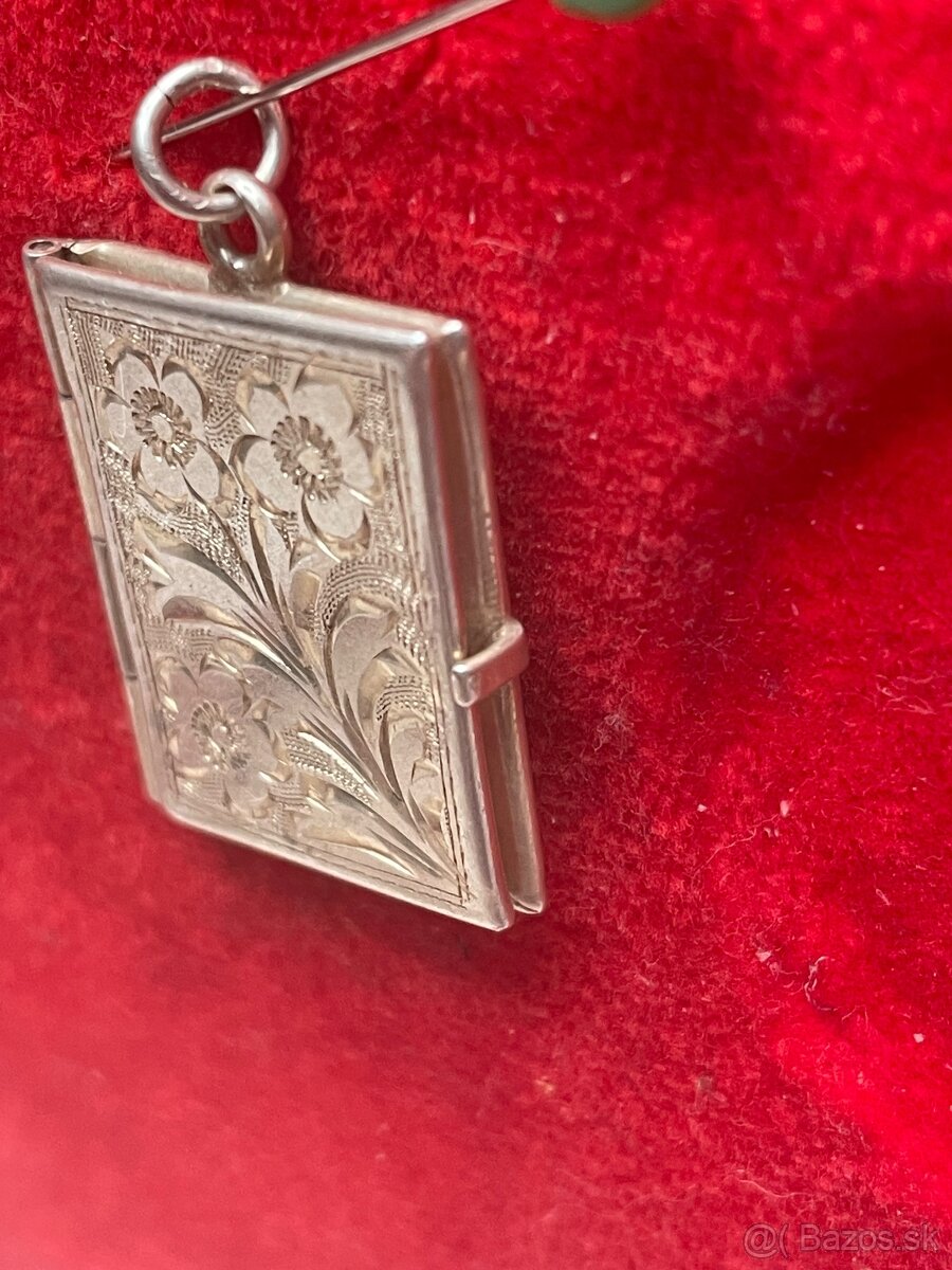 starozitny strieborný medailon - 2