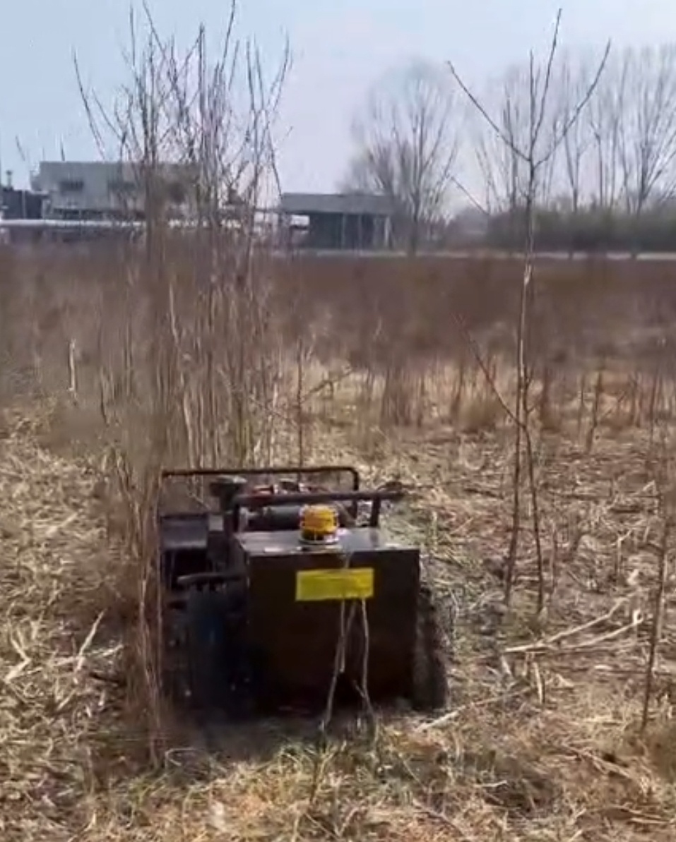 robotická kosačka diaľkovo ovládaná - 2