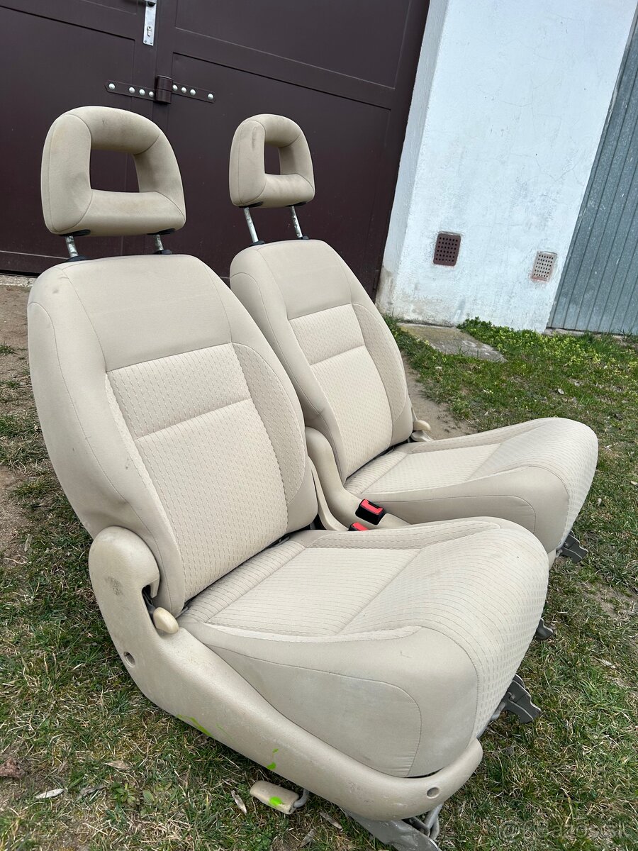 ZADNÉ SEDAČKY SHARAN - 2