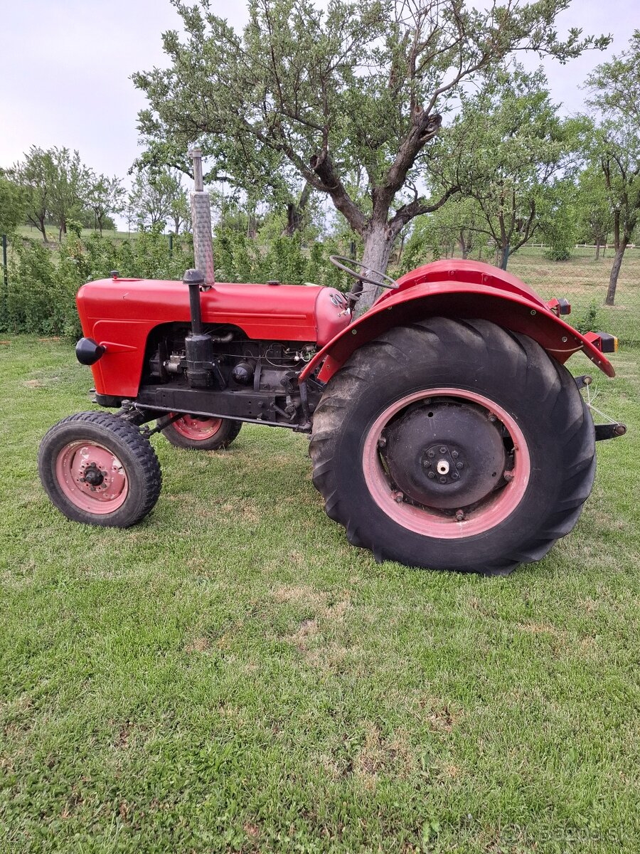Prodám traktor David Brown , veterán. Pojízdný - 2