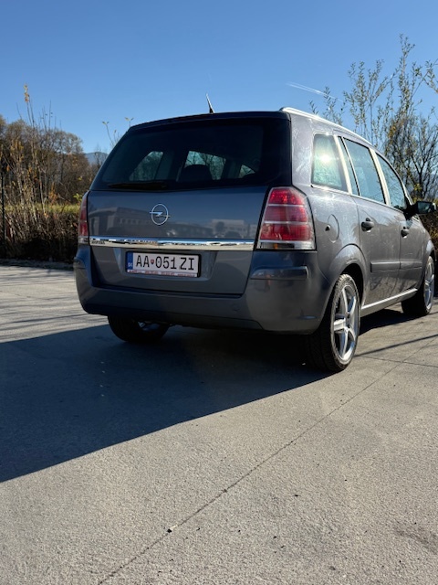 Rodinná Opel Zafira 1.6, 7 miest, 2007 – spoľahlivý spoloční - 2