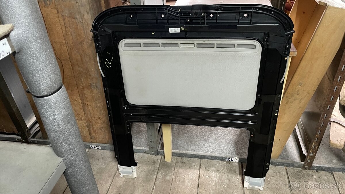 Audi A3 typ 8P strešné okno - 2