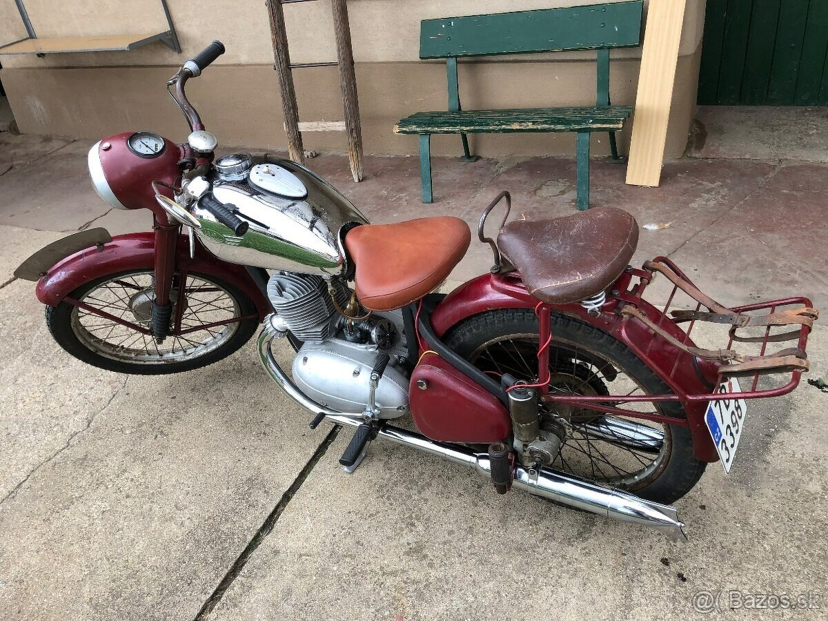 Ogar 350 typ 12, pérák 350 r.v. 1948 - výrobní číslo 132 - 2