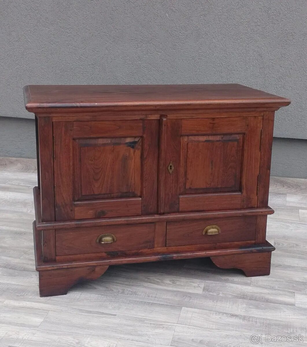 Komoda starožitná teaková. - 2