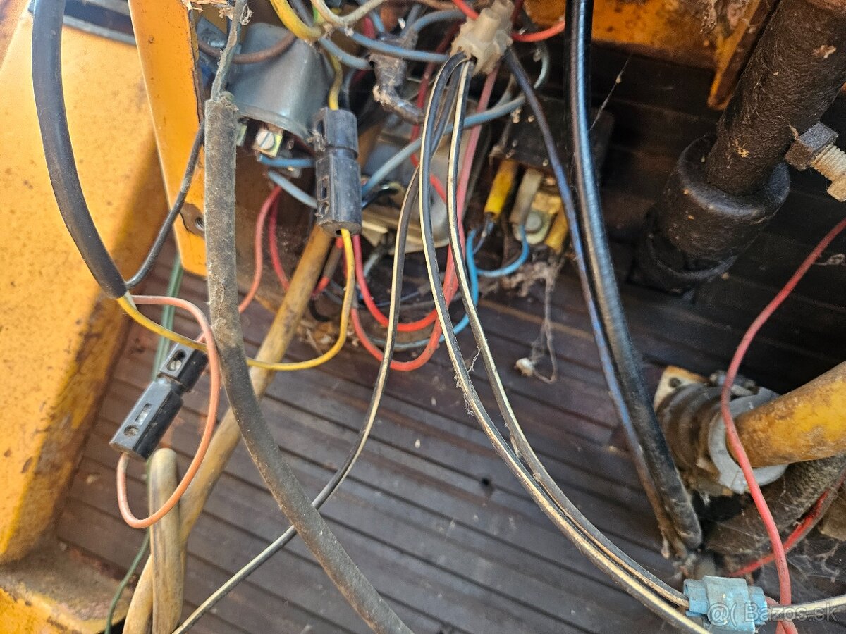 LKT 81 Turbo prístrojovka a káblové zväzky , elektrika - 2