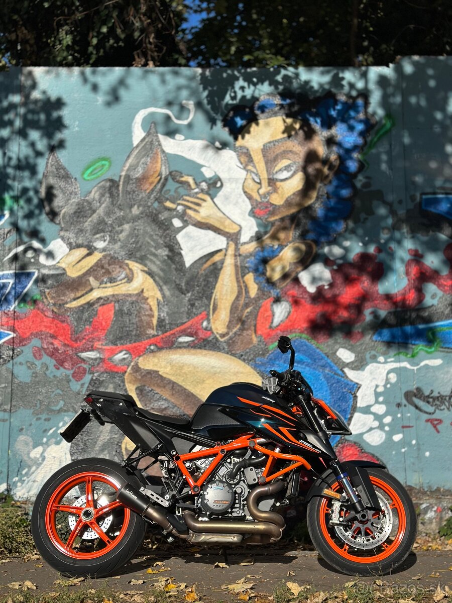 KTM 1290 SuperDuke R EVO - 2