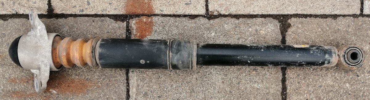 Predám zadný tlmič pruženia škoda octavia II sedan - 2