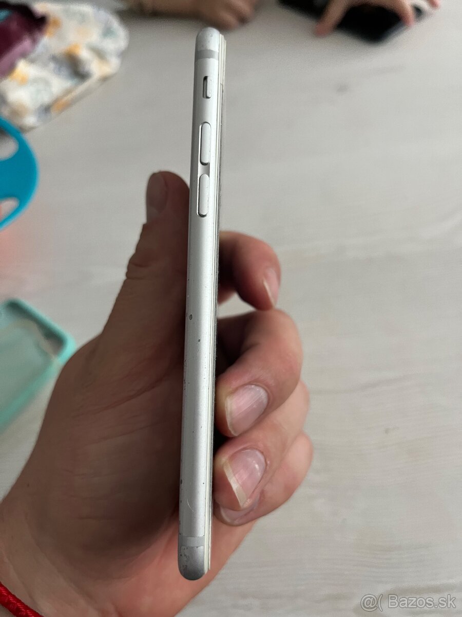 iPhone 6s a iPhone SE 2020 - 2