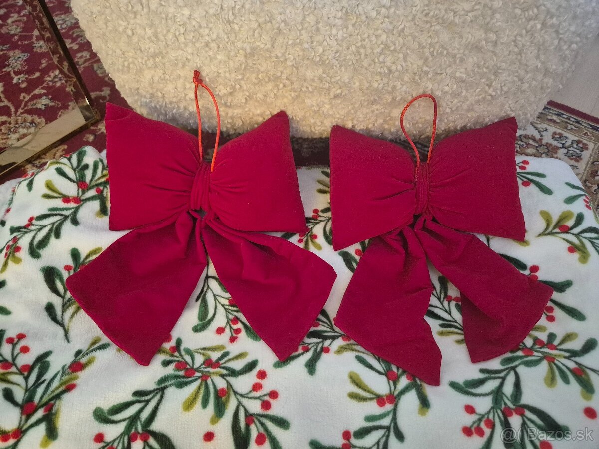 Červené semišové mašle,veľkosť 19x30,cena je za jednu - 2