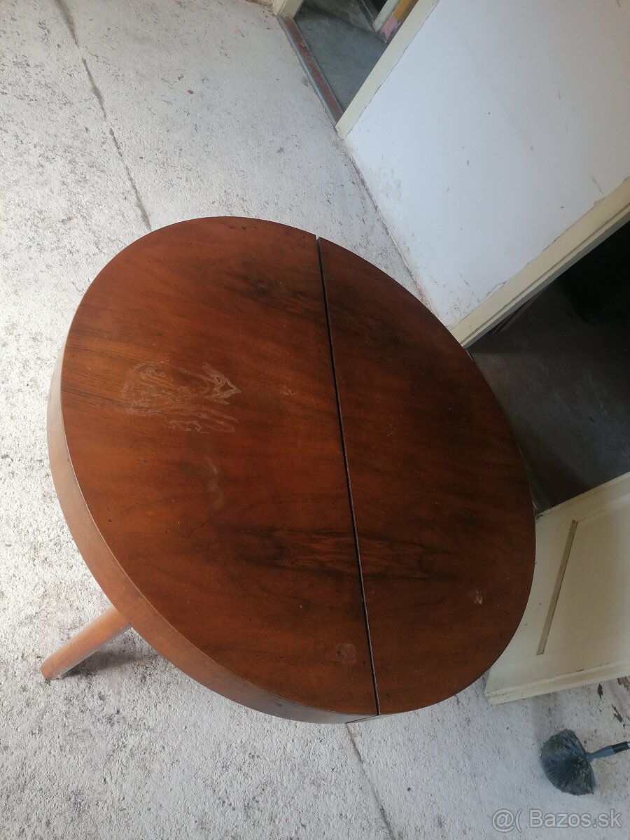 Starožitný nabytok - 2