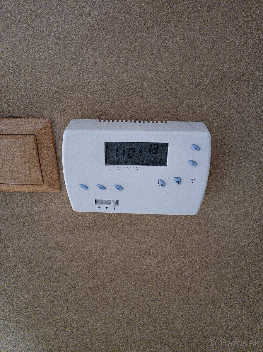 Predám programovateľné termostaty Hutermann 91F - 2