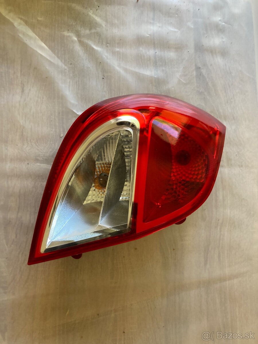 Predám zadné svetlo na Renault Clio - 2