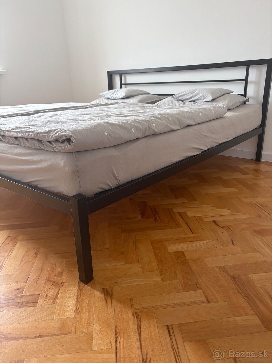 Predám čiernu kovovú posteľ 180x200 - 2