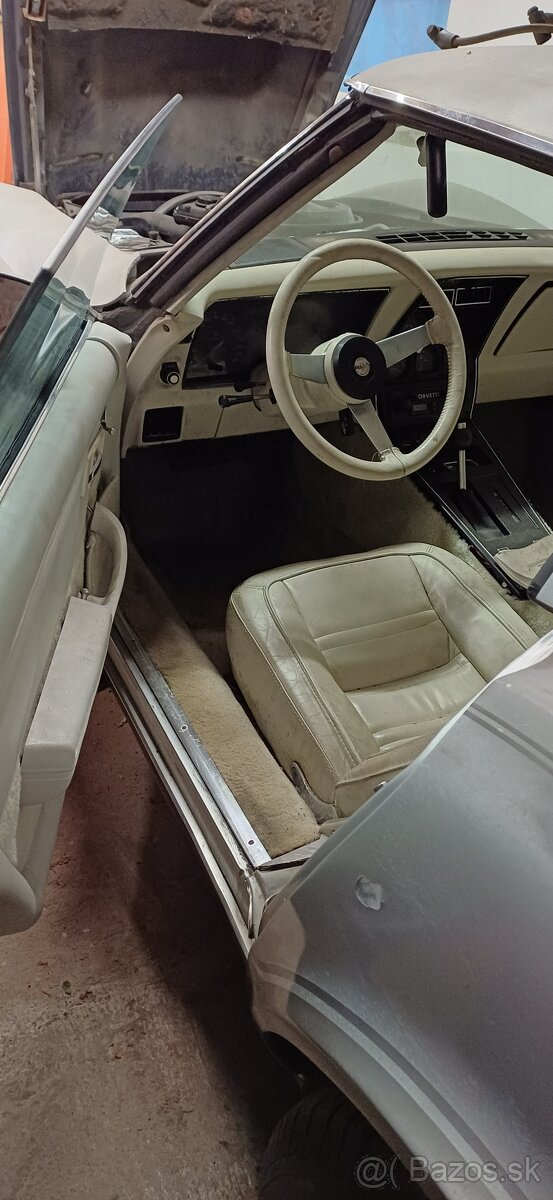 Predám 2 ks Corvette C3 5.7 V8 - 2
