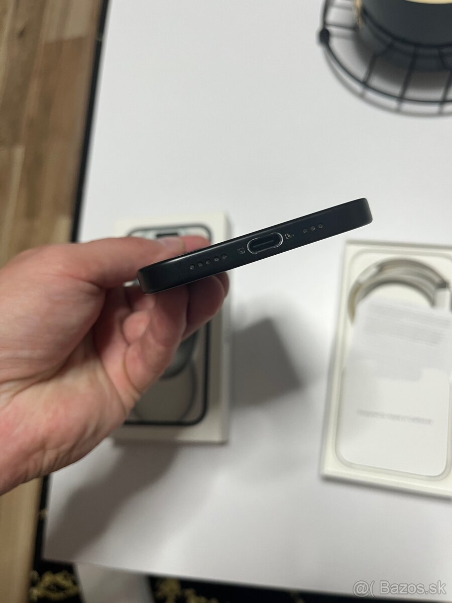 Apple iPhone 15 - 2