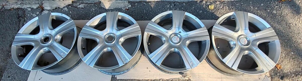 Hi-Tech Wheels 5x150 R18H2 x 8J ET30 MADE IN ITALY
