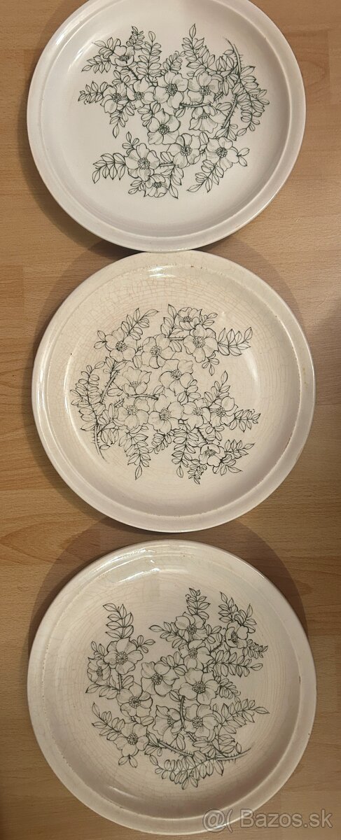 Predám porcelánový set tanierov - 2